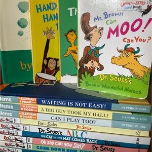 Great huge Collection Dr. Seuss books excellent condition